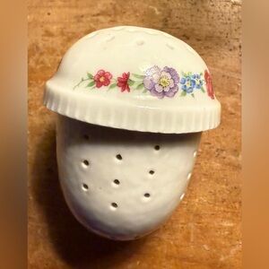 Kaiser porcelain tea ball infuser.